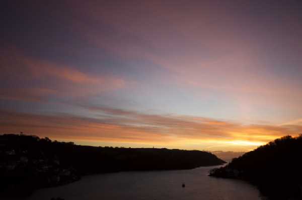 17 January 2021 - 07-59-15
Trouble is, beautiful as it is, a sunrise doesn't last long
------------------------
Golden sunrise over Dartmouth river mouth